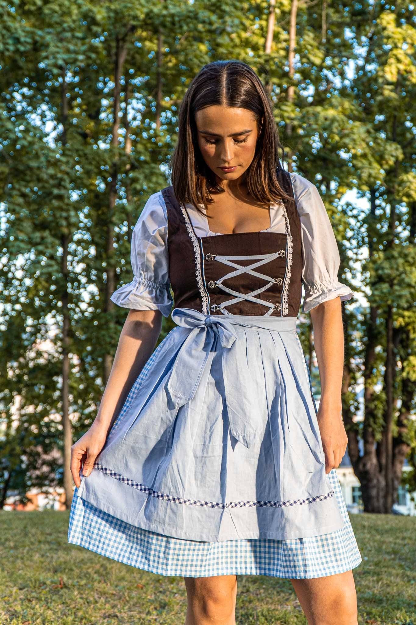 Birgit Dirndl • Brun og Lys Blå • Bomull • Hvite Detaljer