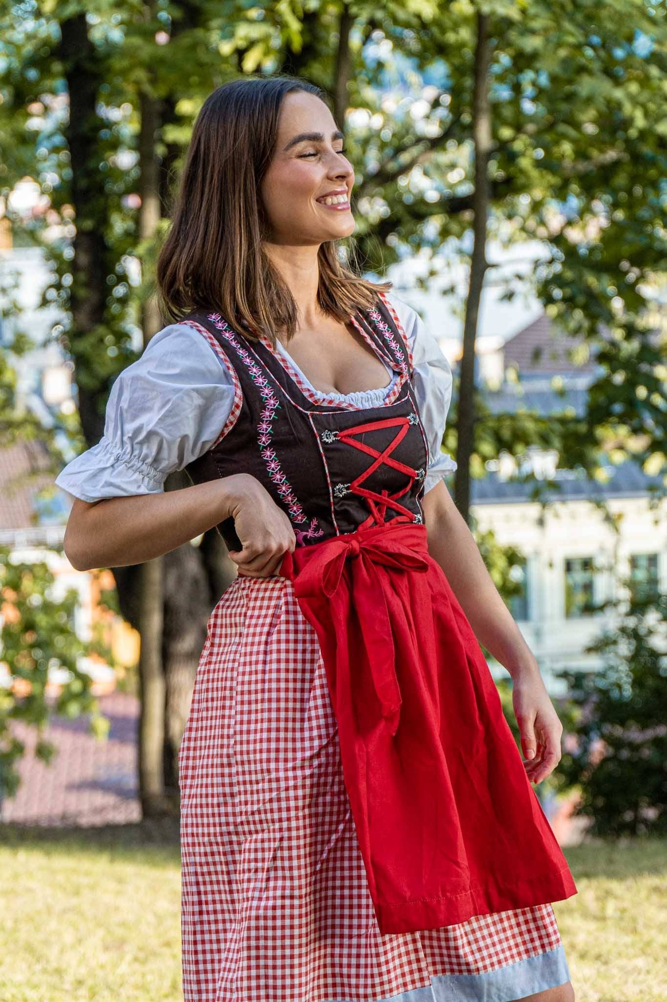 Julia Dirndl • Brun og Rød • Bomull • Broderi