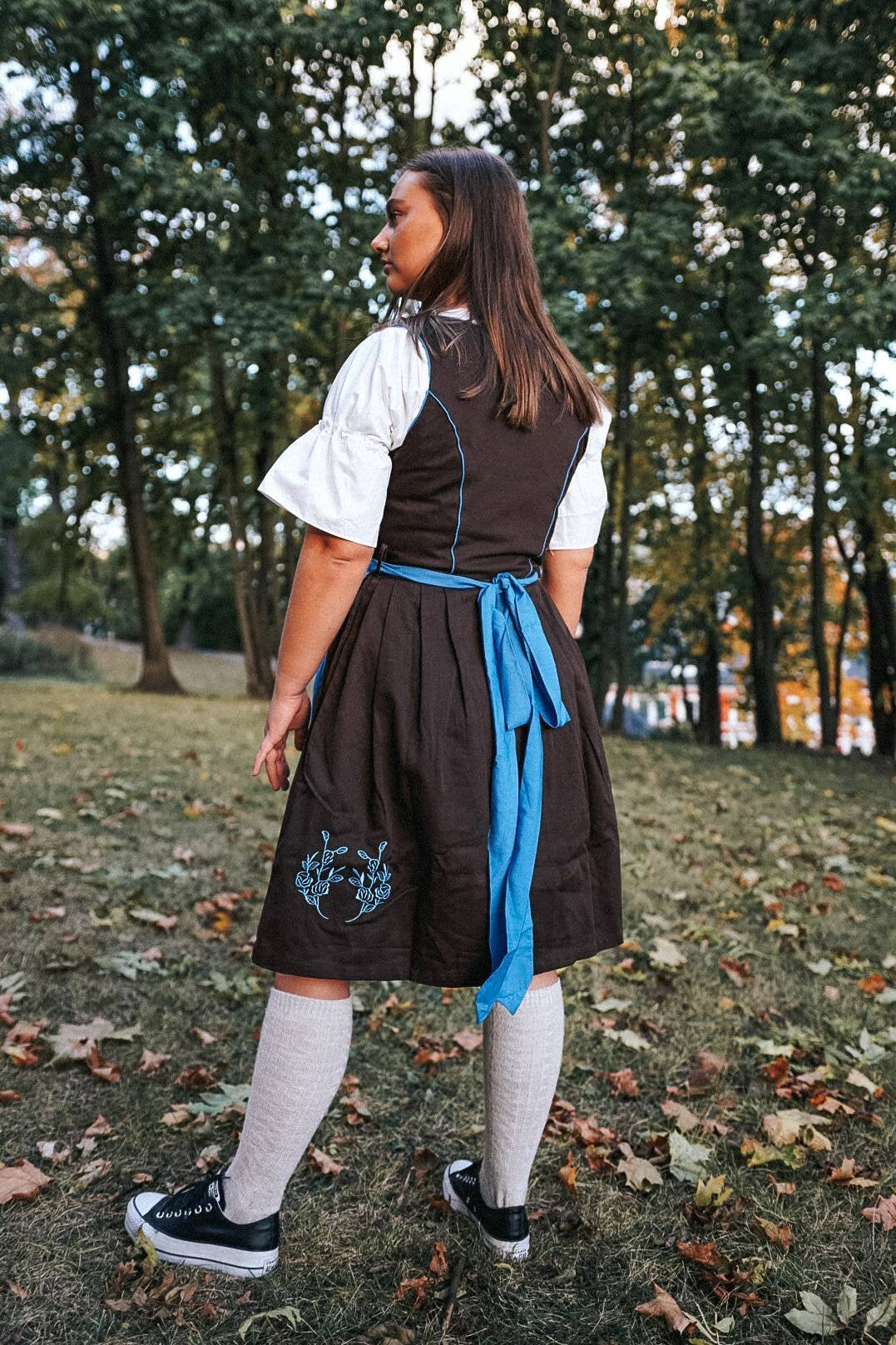 Hildegard Dirndl • Brun og Blå • Bomull