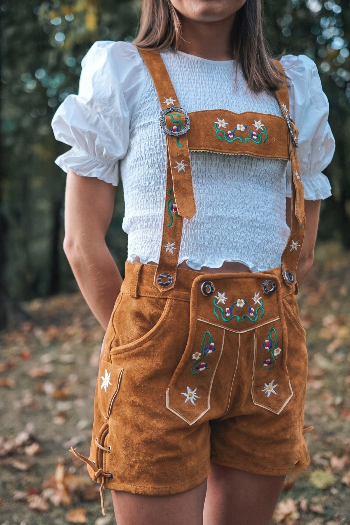 Anna Lederhose • Kort • Lys Brun • Semsket Skinn