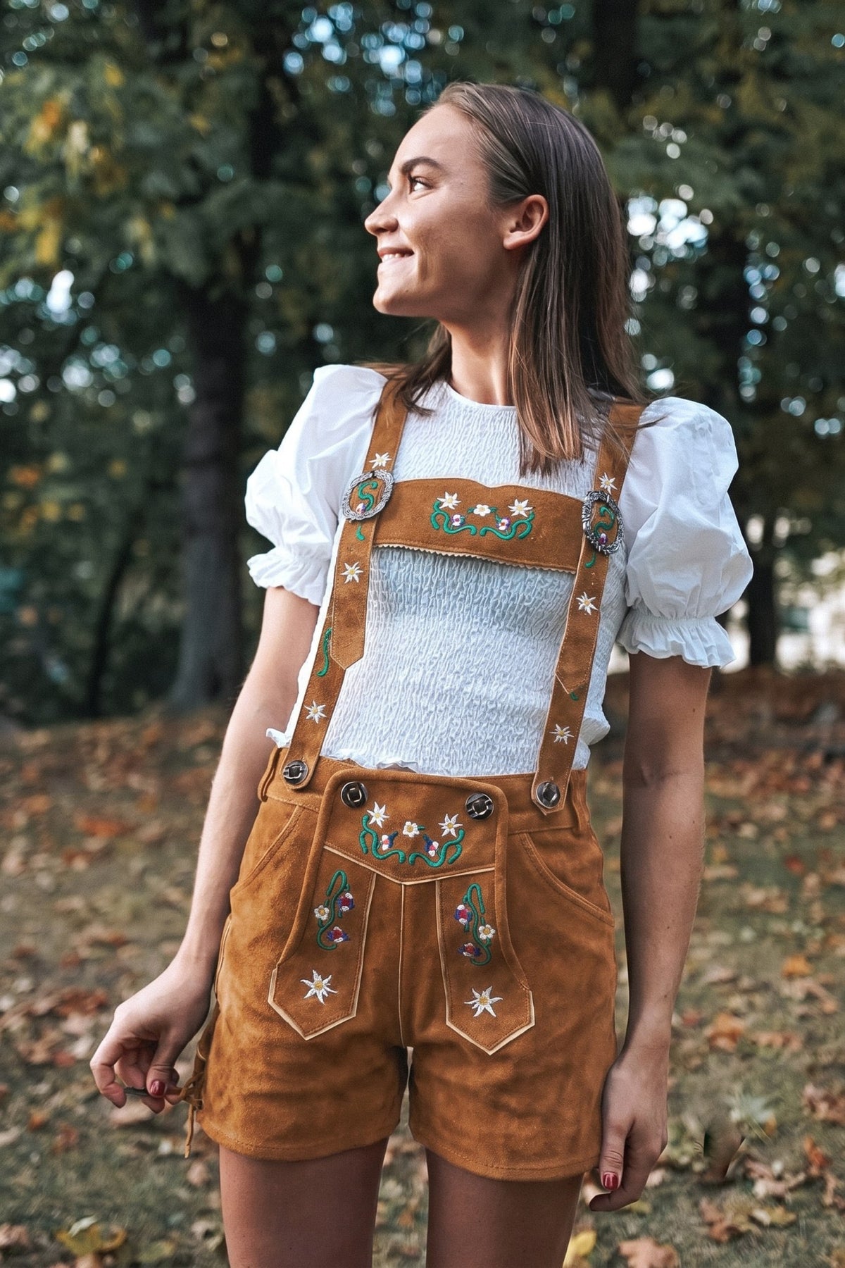 Anna Lederhose • Kort • Lys Brun • Semsket Skinn