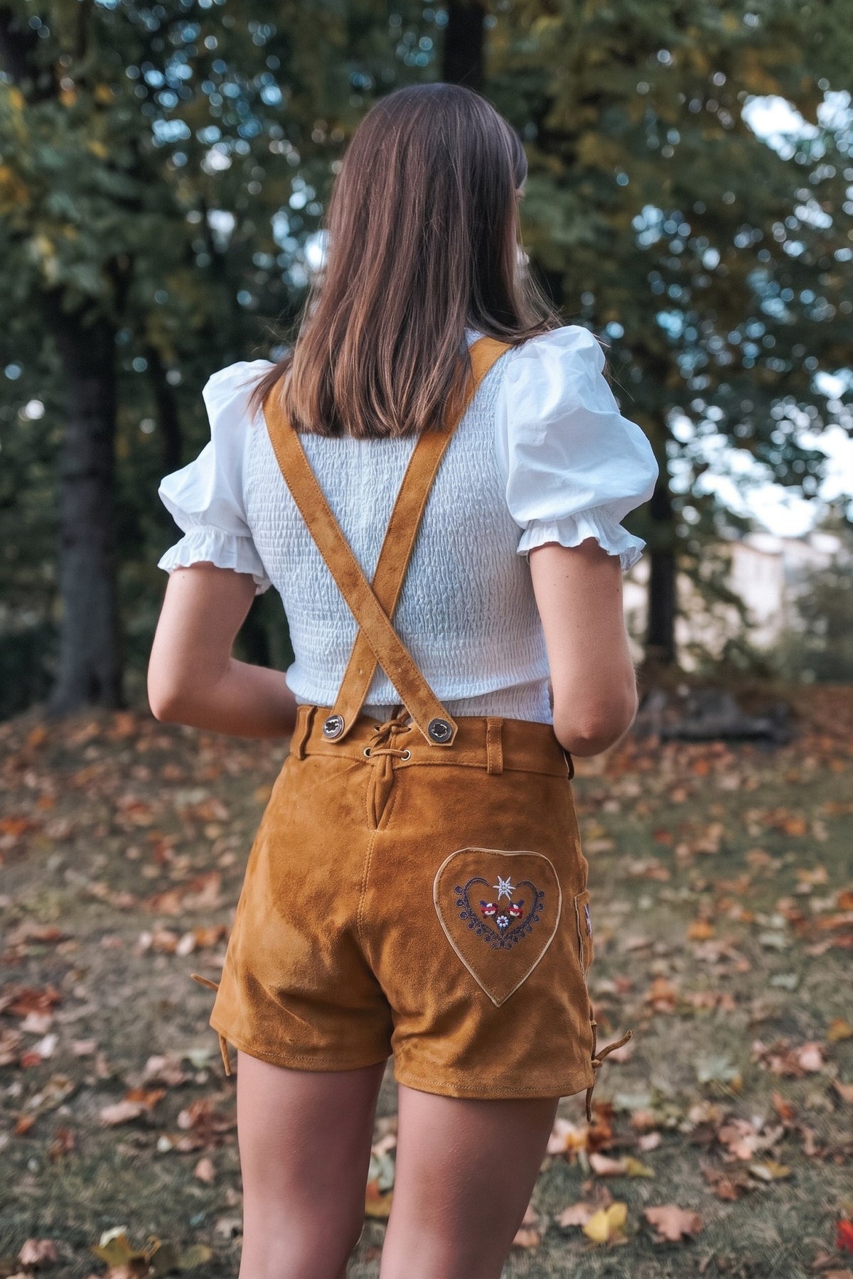 Anna Lederhose • Kort • Lys Brun • Semsket Skinn