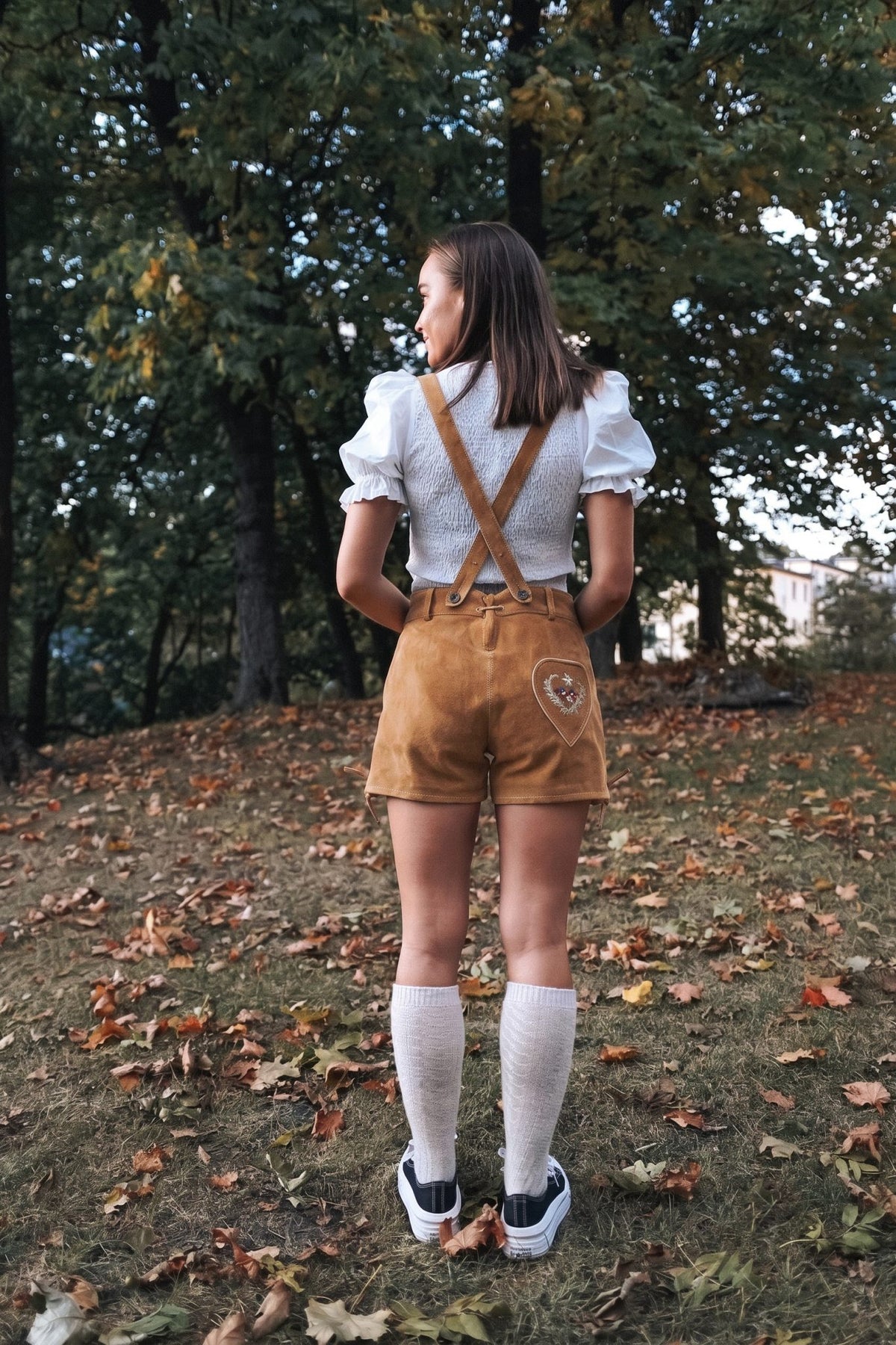 Anna Lederhose • Kort • Lys Brun • Semsket Skinn