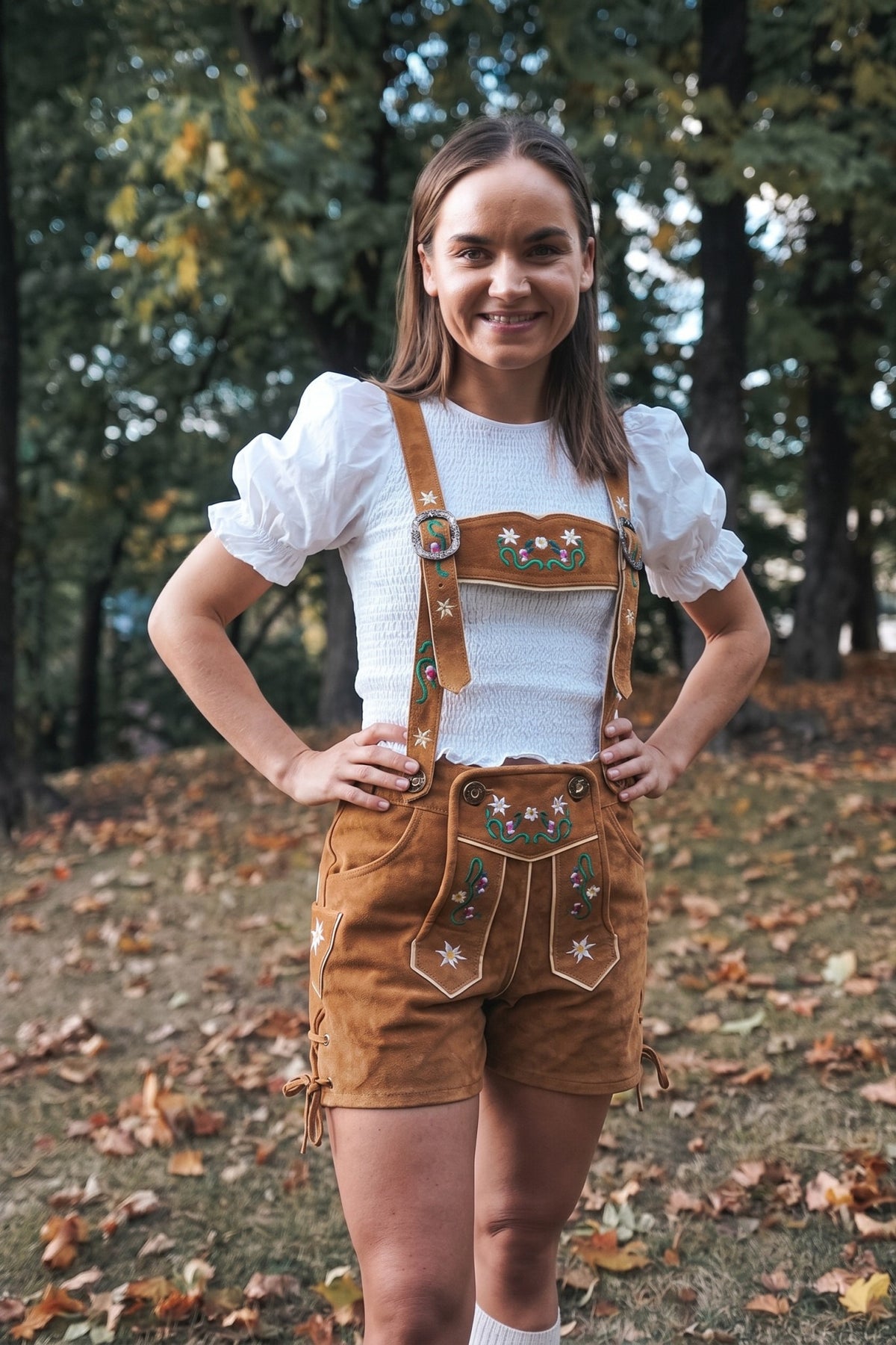 Anna Lederhose • Kort • Lys Brun • Semsket Skinn