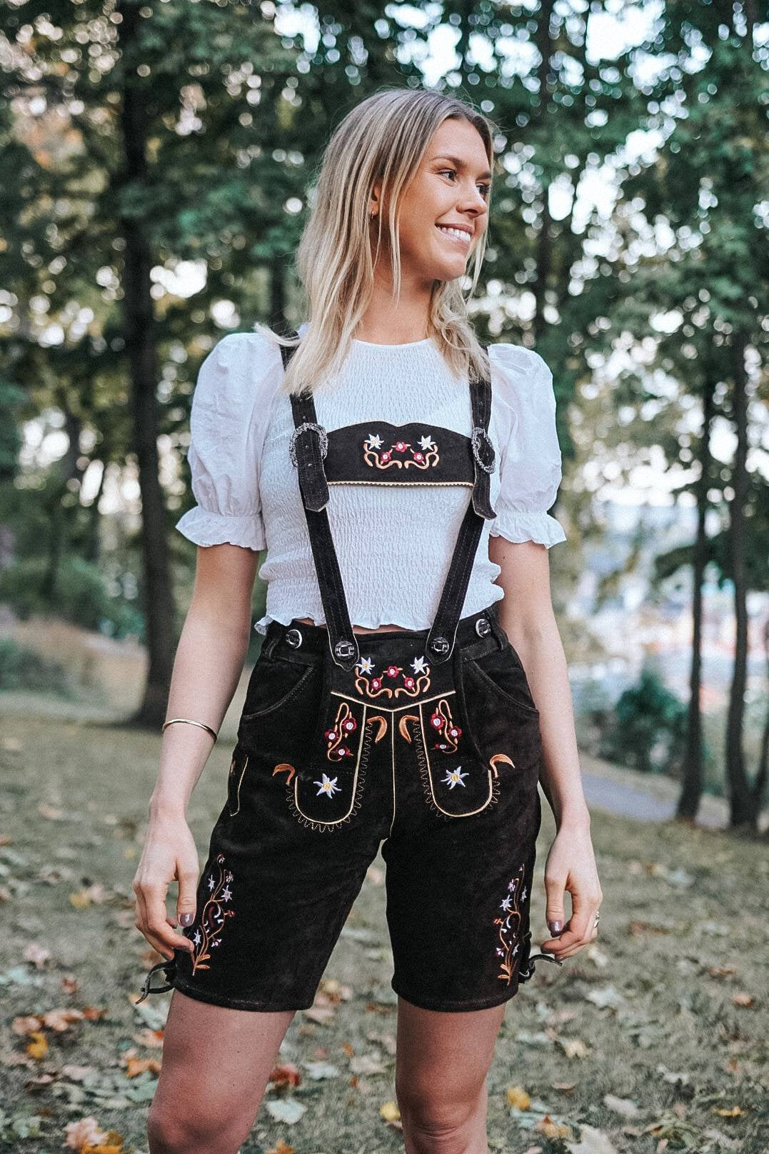 Gertrud Lederhose • Mellomlang • Mørk Brun • Semsket Skinn