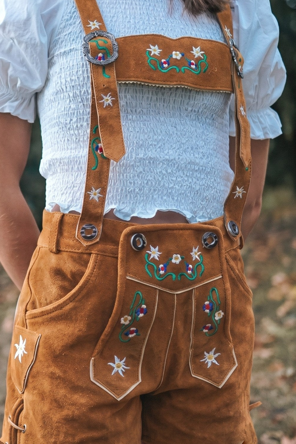 Gertrud Lederhose • Mellomlang • Lys Brun • Semsket Skinn